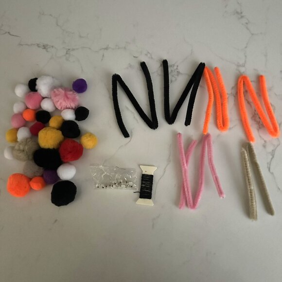 Bundle Item Only!!  Fun Pom Pom Pet Craft Kit - Picture 5 of 12